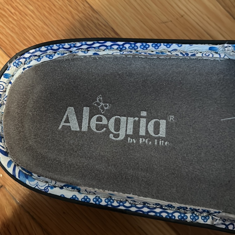 Beautiful sandals by Alegria! - Picture 3 of 3